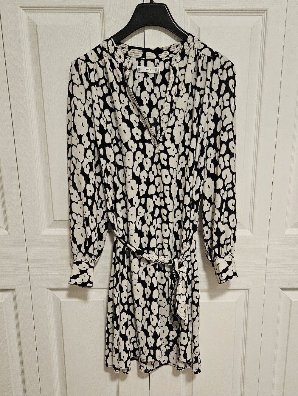 MNG by Mango Women's NWOT Black & White Floral Lightweight Wrap Dress Size XL